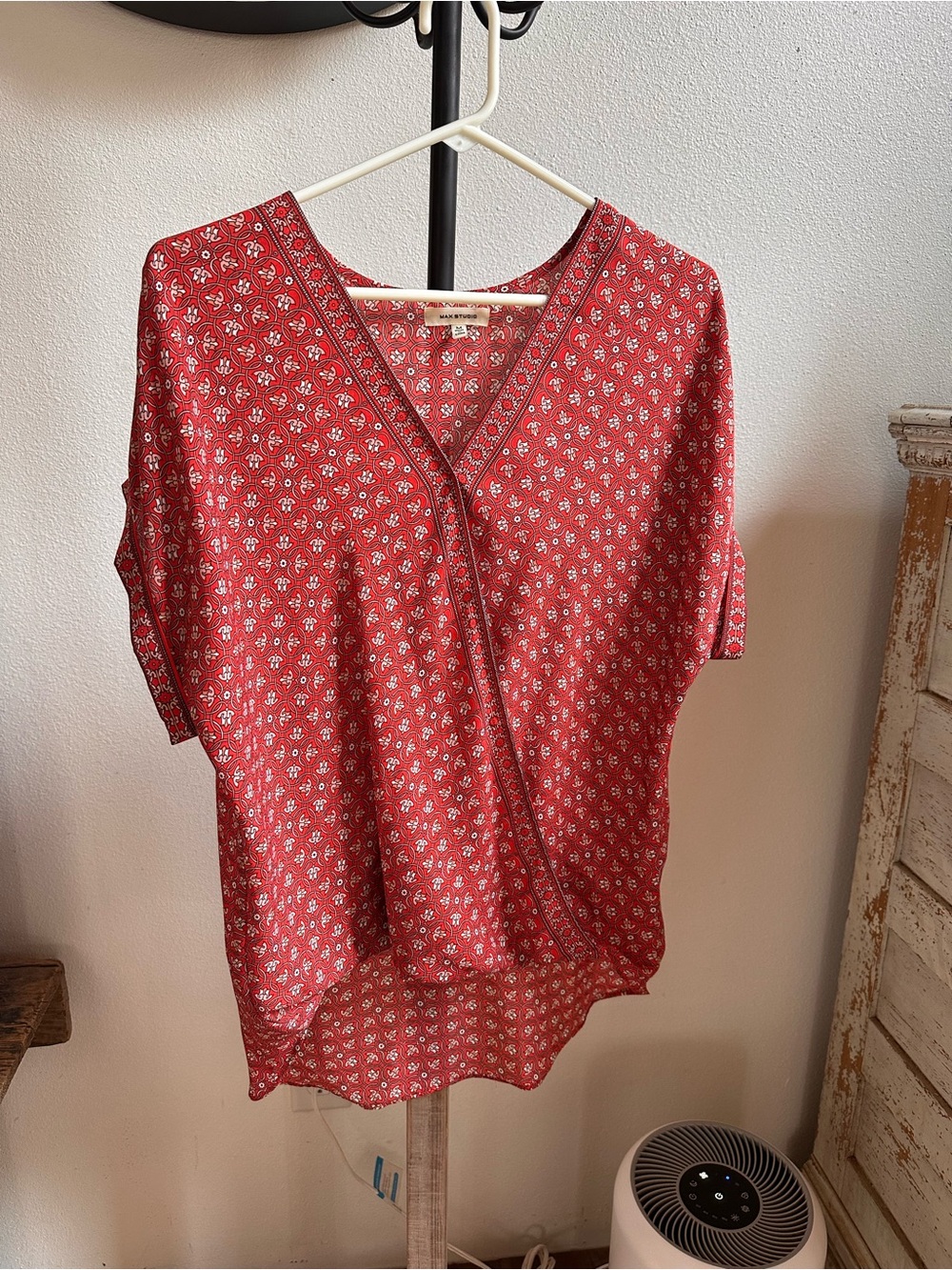 Medium Max Studio Red Printed V-Neck Wrap-Style Blouse